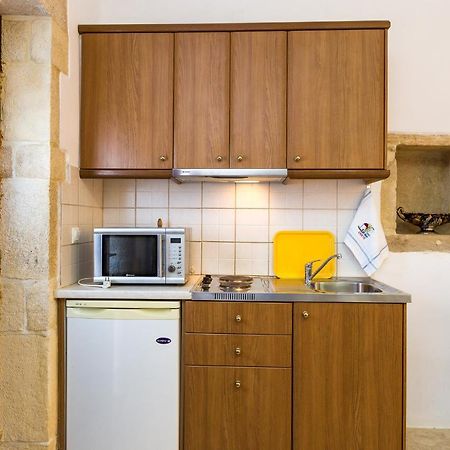 בית הארחה העיירה רתימנו 	Enastron מראה חיצוני תמונה